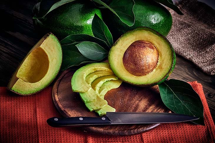 ¿Cómo cultivar aguacates de un hoyo? 4 Abogado