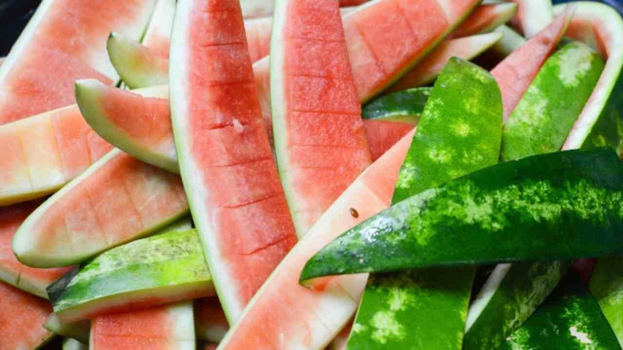 Come riutilizzare le bucce del cocomero Cómo reutilizar las cáscaras de sandía