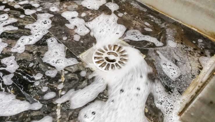 desagüe de la ducha maloliente